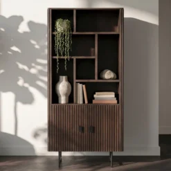 Houten boekenkast met latjes - Eleonora Remi