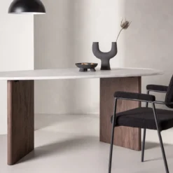 Organische eettafel klein bruin - Lavis Gronvik