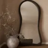 Organische passpiegel houten frame - Bodio Cosina