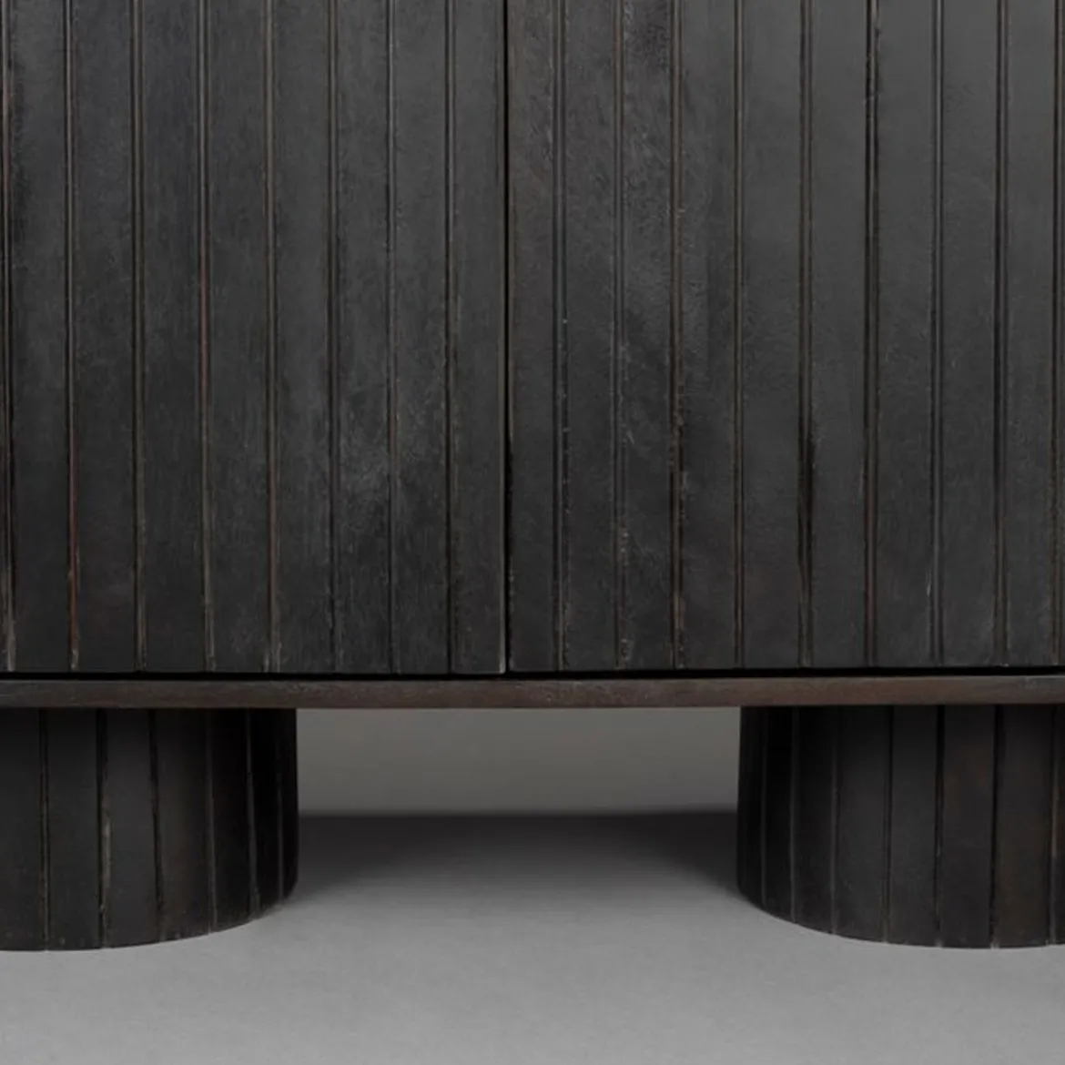 Ovaal dressoir zwart hout - Dutchbone Kenji