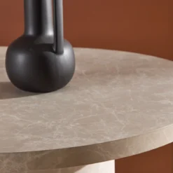 Ovale eettafel met dikke beige poten - Lavis Narvik