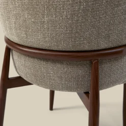 Walnoot eetkamerstoel met ronde rug beige - Bodio Maeve