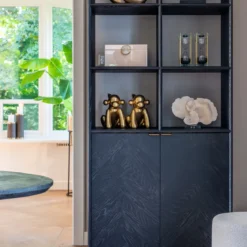 Zwarte vakkenkast met visgraat - Richmond Interiors Blackbone